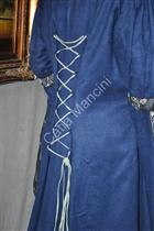 Costume-Storico-Donna-1300-Medioevo